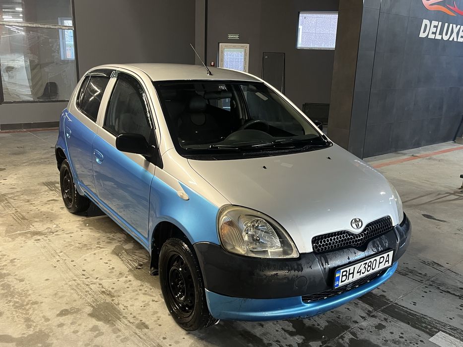 Toyota Yaris 1999 Литровый