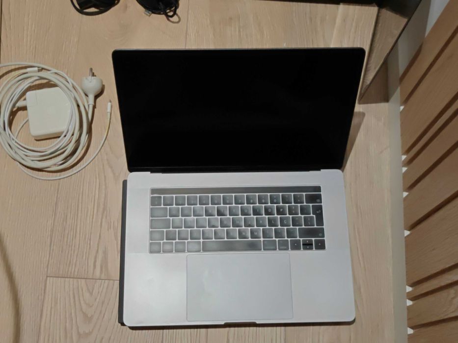 Portátil Apple MacBook Pro 15.4 Touchbar de 2017