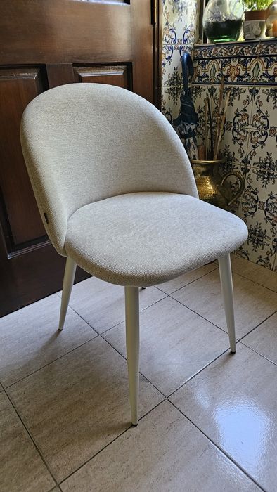 Quatro cadeiras da marca Sklum Kana