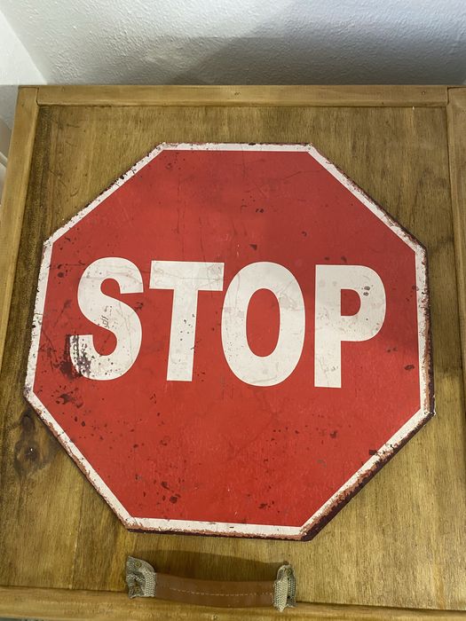 Bau de madeira grande