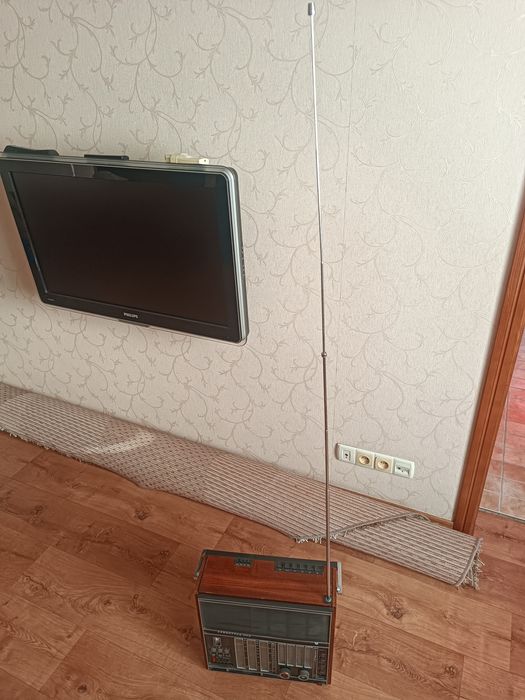 Продам советский радиоприёмник Ленинград-002.
