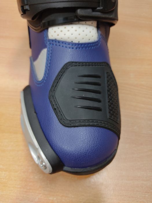 Мотоциклетные ботинки