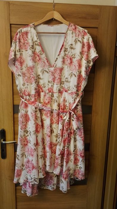 Sukienka w kwiatki r.3XL