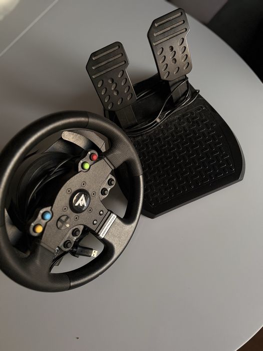 Conjunto Thrustmaster TMX Force Feedback Leather XONE / PC
