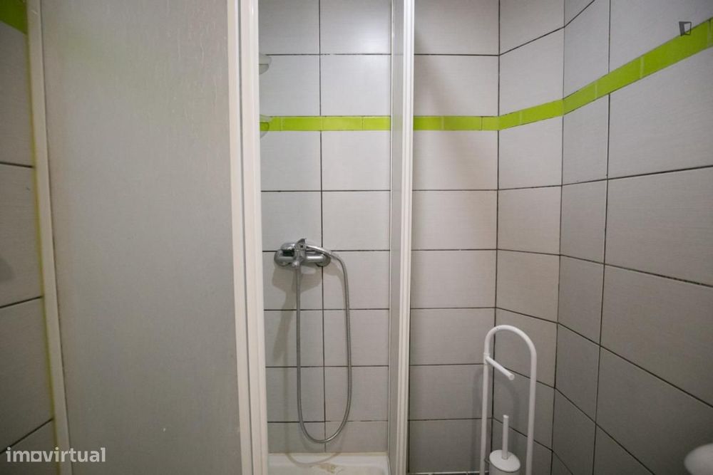 Quarto - localizado em Alameda Lisbon