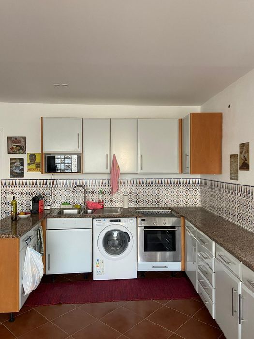 Quarto independente confortável e bem localiza