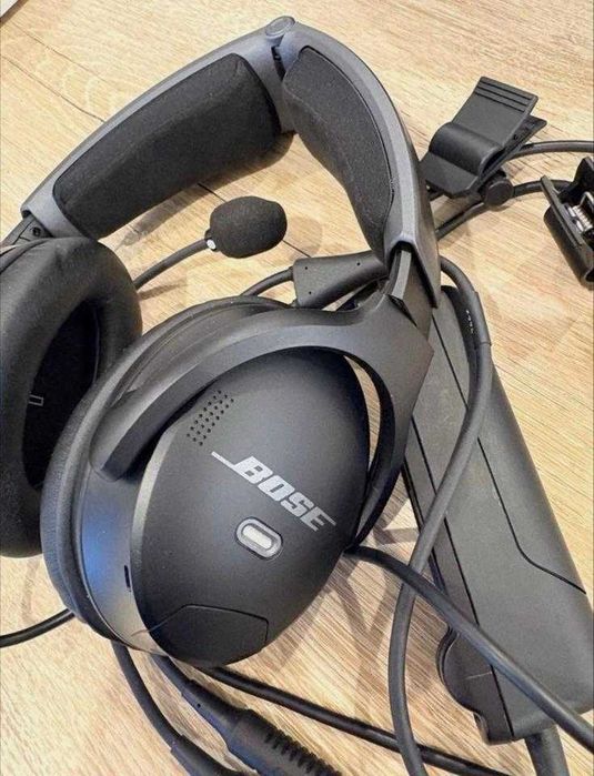 Auscultadores Bluetooth Bose A30 com ficha dupla para aviação, como novos.