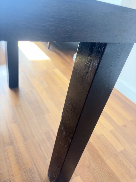 Mesa de jantar em madeira