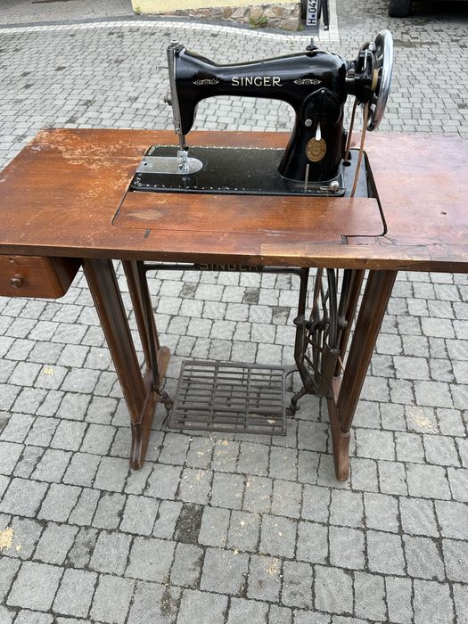 Швейна машинка Singer