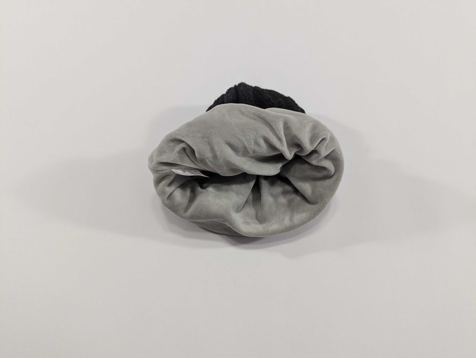 Czarna damska zimowa czapka HATOOZE