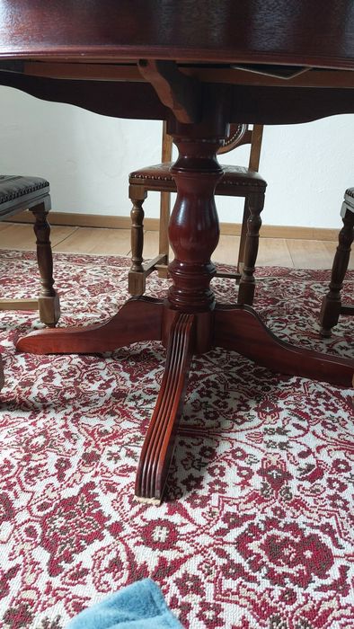 Mesa de jantar e 6 cadeiras