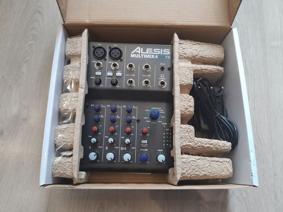 мікшерний пульт Alesis