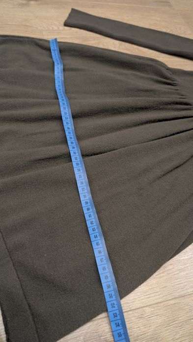 Dzianinowa sukienka khaki pół-golf Primark S