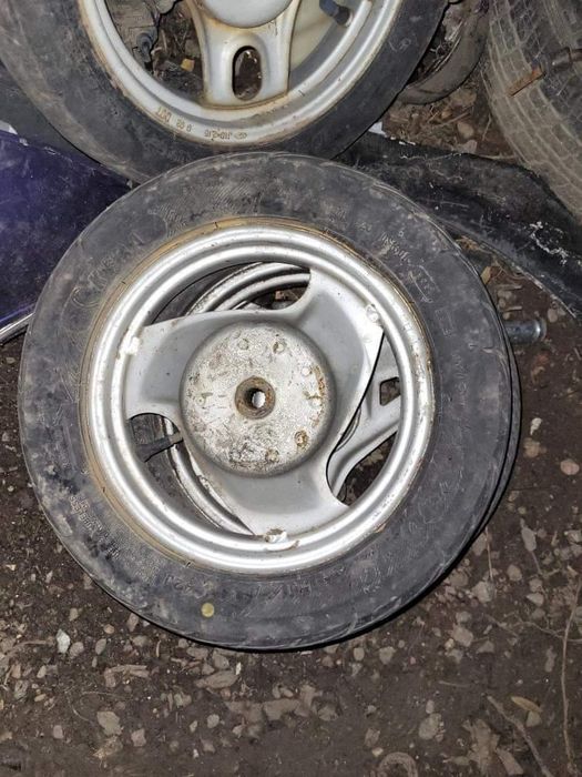 Продам колесо на мопед или тачку хонда ямаха