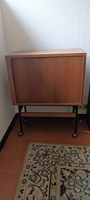 Televisão Beovision com armário incluído vintage.