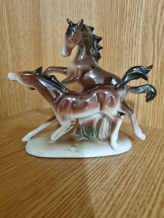Коллекционная статуэтка "Бегущие лошади"
