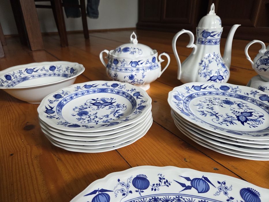 Zestaw porcelany obiadowej, serwis kawowy dla 6 osób  46 elementyów