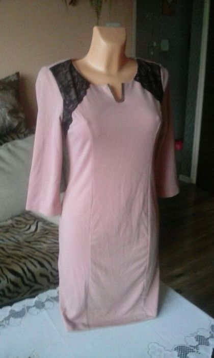 Nowa pudrowa sukienka