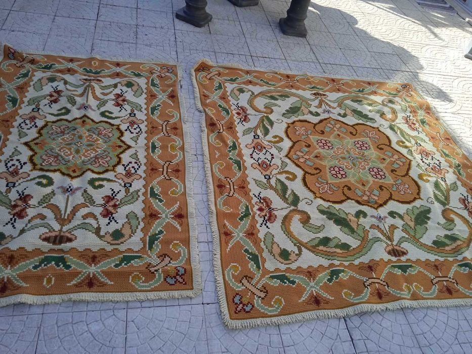 Conjunto de 2 tapetes e almofada de Arraiolos