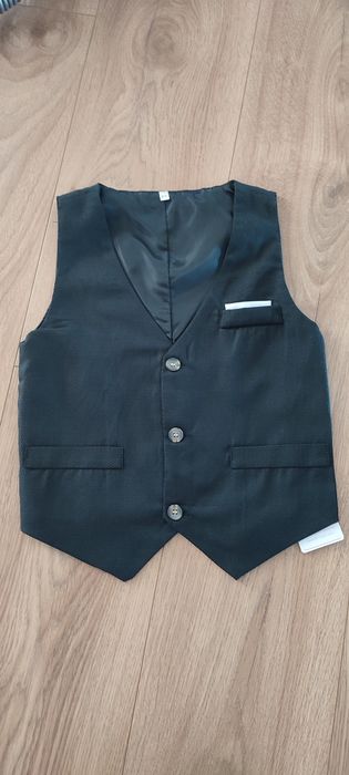 Nowa czarna kamizelka dla chłopca elegancka