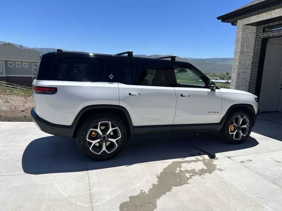 2023 Rivian R1S Adventure