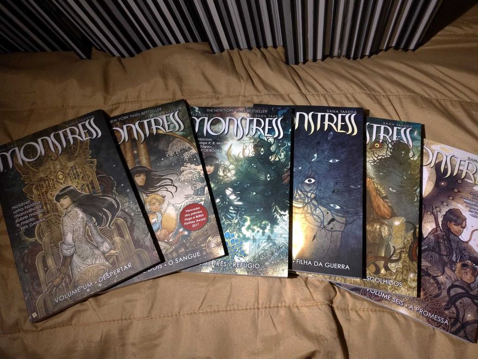 Monstress por Marjorie Liu e desenhada por Sana Takeda