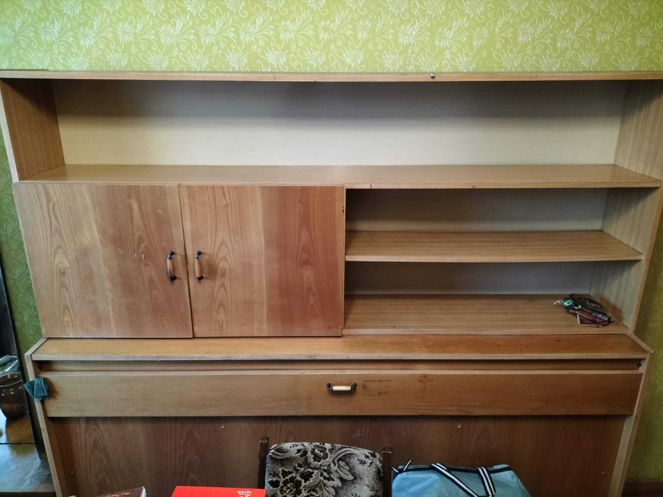 Oddam za darmo komplet mebli pokojowych i sypialnianych