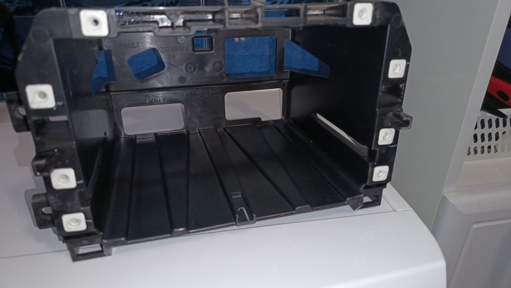 Срочно Продам крышку бардачка салона-Renaylt Master и диффузоры обдува