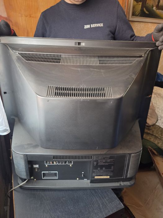 Stary telewizor Toshiba 285D8W