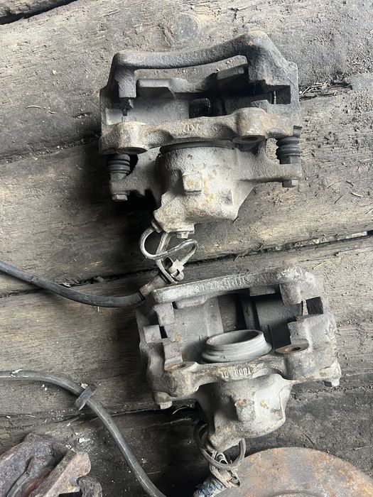 Супорт  Передній Пассат б3