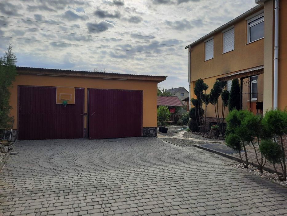 Продається просторий будинок з прибудовон(окремий вхід)