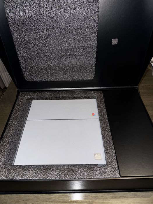 Playstation 4 edição especial “20th anniversary”