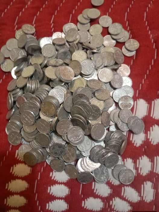 Vendo estas moedas antigas muitas bonitas bom estado
