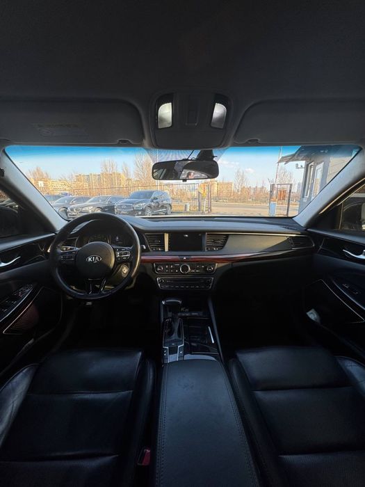 Kia K7.
