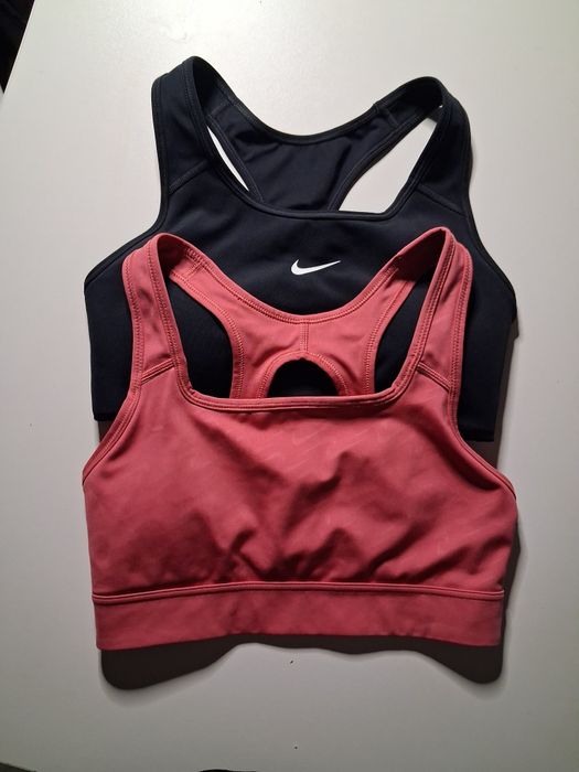 Спортивні топи від Nike