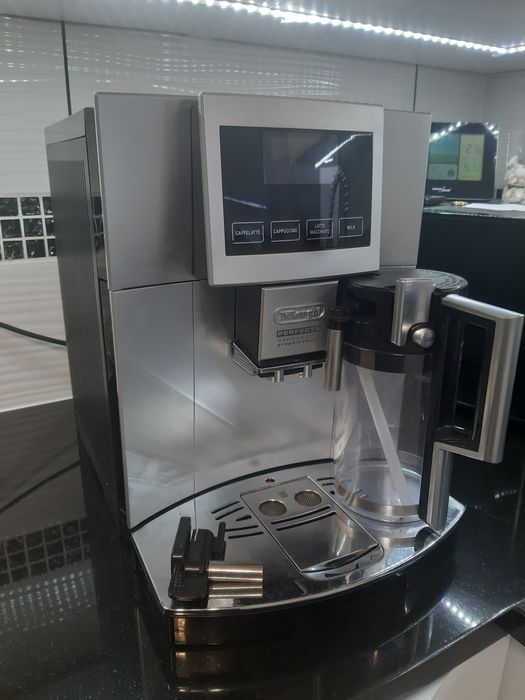 Sprzedam ekspres De'Longhi Esam 5600