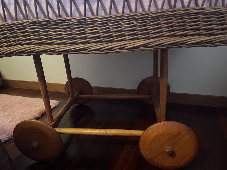 Berço de bebé aconchegante.