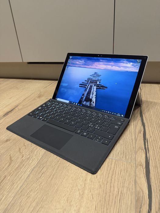 Microsoft Surface Pro 4, i7, 256GB, 16GB RAM