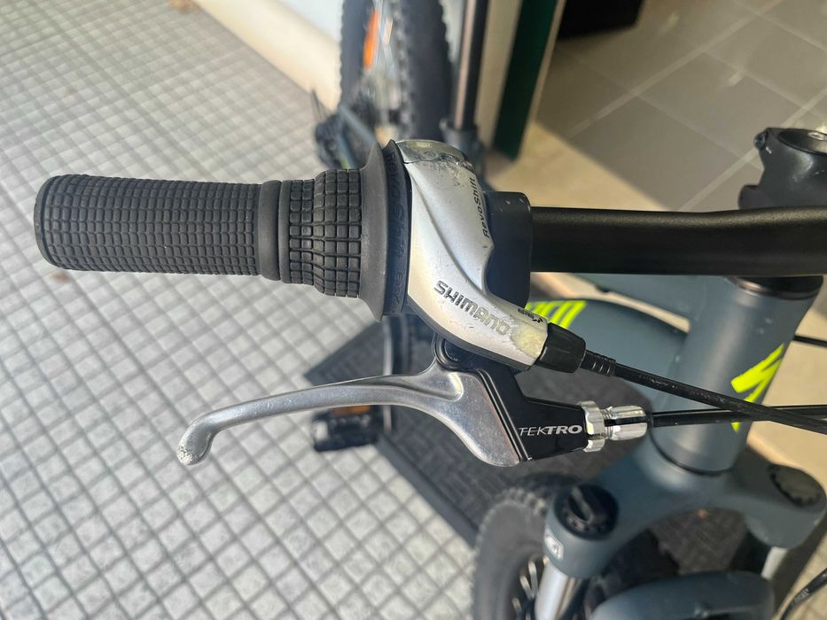 Bicicleta SPECIALIZED riprock 20