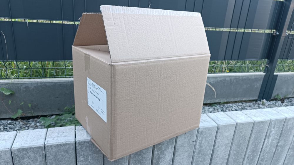 Karton pudełka opakowania paczkomat