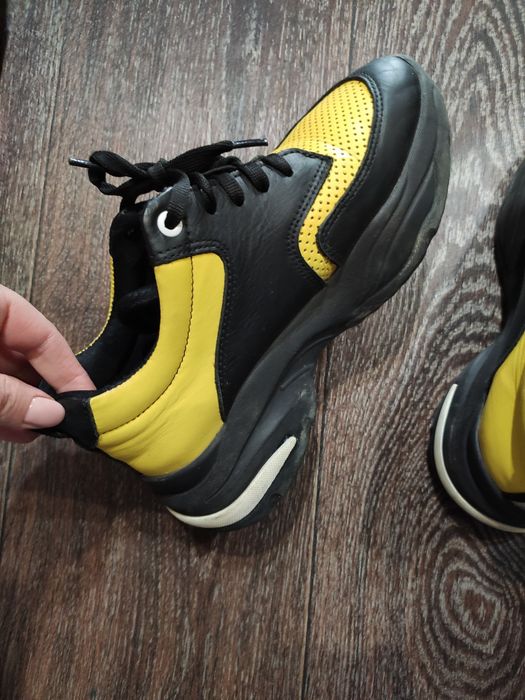 Кросівки шкіряні