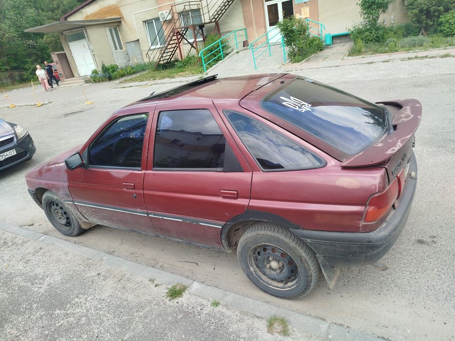 Продам форда ескорда 93 року 16 бензин 16 клапанний