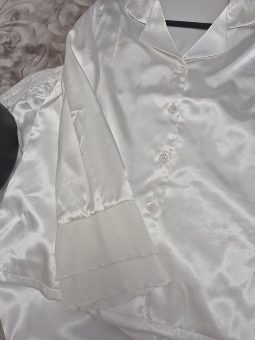 Жіночий піжамний комплект з рюшами,може бути як весільний