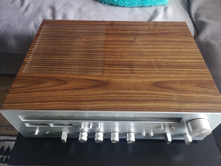 Amplituner 'Akai 1050'