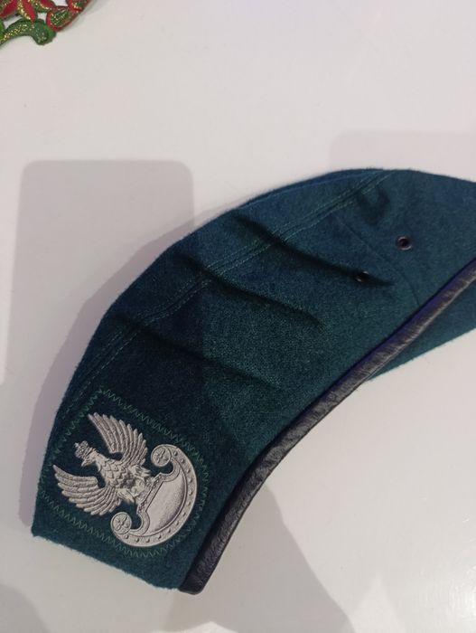 Beret wojskowy zielony ułożony bez podszewki,  Rozmiar 56