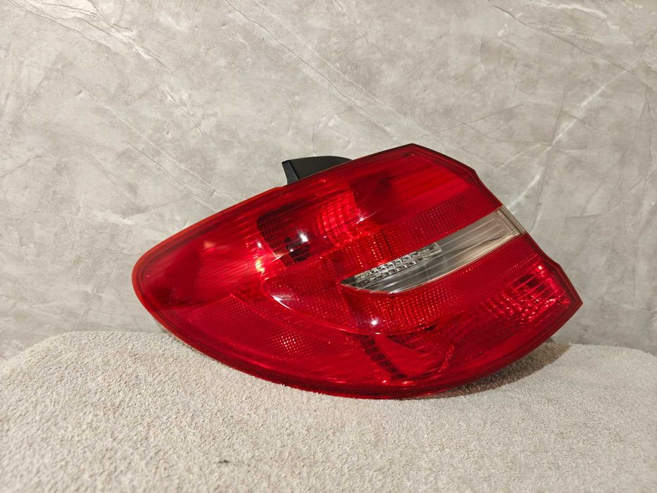 Lampa Lewy Tył Mercedes Klasa B W246 EUROPA