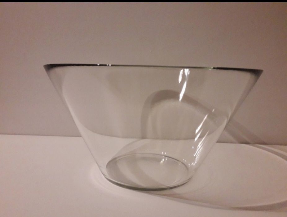 Two large glass goblets435433046740183042
