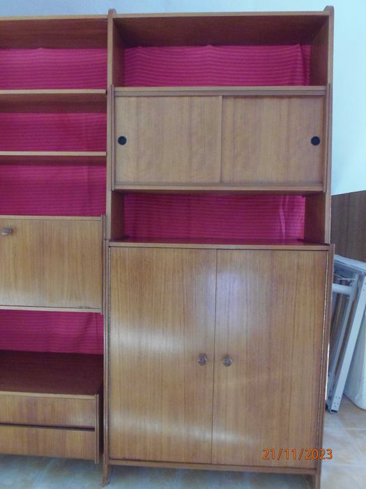 Estante com história - intemporal