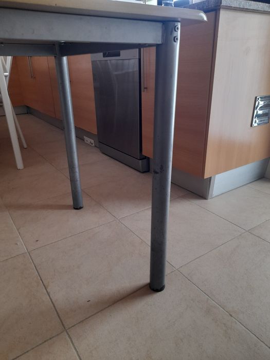 Mesa de cozinha (120cmx75cmx75cm)