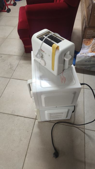 Vendo 2 microondas e uma torradeira